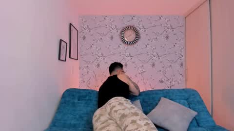 Snapshot of max_dic1 chatting on March 25, 3:18 pm max D. online show from March 25, 3:18 pm