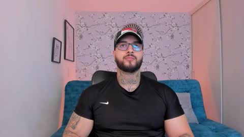 Snapshot of max_dic1 chatting on March 26, 1:28 pm max D. online show from March 26, 1:28 pm