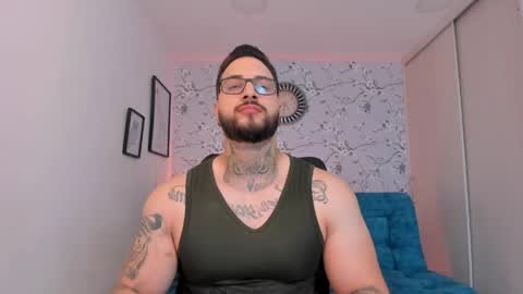 Snapshot of max_dic1 chatting on March 27, 12:27 pm max D. online show from March 27, 12:27 pm