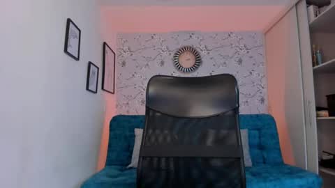Snapshot of max_dic1 chatting on April 15, 1:45 am max D. online show from April 15, 1:45 am