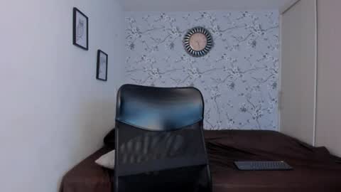 Snapshot of max_dic1 chatting on April 17, 11:30 pm max D. online show from April 17, 11:30 pm