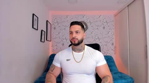 Snapshot of max_dic1 chatting on May 9, 2:50 am max D. online show from May 9, 2:50 am