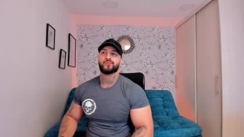 Snapshot of max_dic1 chatting on May 25, 5:24 am max D. online show from May 25, 5:24 am