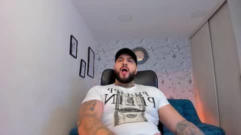 Snapshot of max_dic1 chatting on July 16, 12:33 pm max D. online show from July 16, 12:33 pm