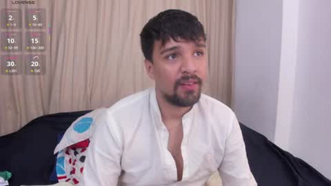 Snapshot of max_ed chatting on June 15, 11:45 am edward online show from June 15, 11:45 am