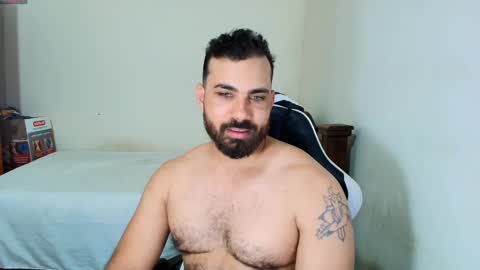 max_love25 online show from November 3, 8:10 pm