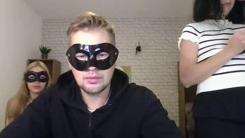 Max  Aliya online show from November 3, 8:26 am