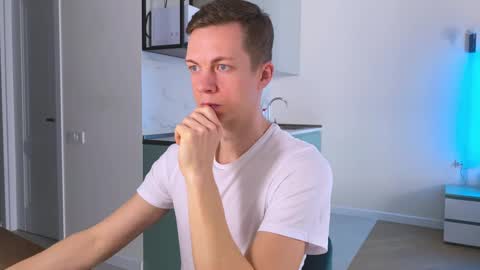 Max  online show from March 10, 12:48 pm