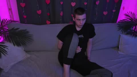 Snapshot of max_sm1th chatting on March 7, 6:54 pm Max online show from March 7, 6:54 pm