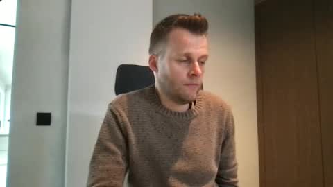 Snapshot of max_straight_1 chatting on December 2, 10:07 am Max take off clothes online show from December 2, 10:07 am