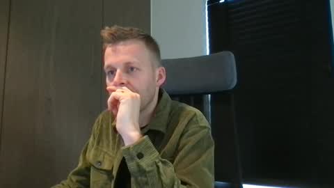 Snapshot of max_straight_1 chatting on January 23, 12:09 pm Max take off clothes online show from January 23, 12:09 pm