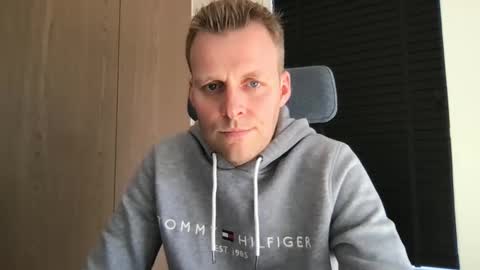 Snapshot of max_straight_1 chatting on January 27, 10:38 am Max take off clothes online show from January 27, 10:38 am