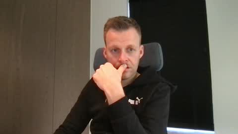 Snapshot of max_straight_1 chatting on February 27, 9:32 am Max take off clothes online show from February 27, 9:32 am