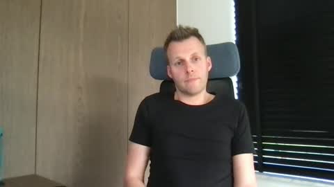 Snapshot of max_straight_1 chatting on March 10, 2:05 pm Max take off clothes online show from March 10, 2:05 pm