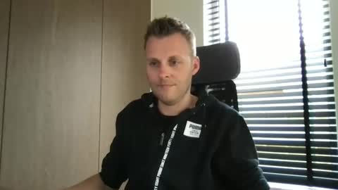 Snapshot of max_straight_1 chatting on March 11, 12:17 pm Max take off clothes online show from March 11, 12:17 pm