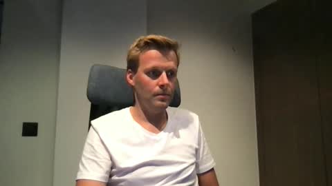 Snapshot of max_straight_1 chatting on September 10, 6:08 pm Max take off clothes online show from September 10, 6:08 pm