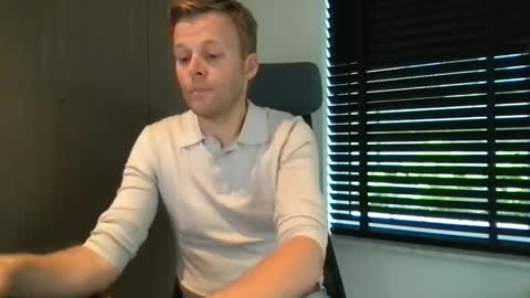 Snapshot of max_straight_1 chatting on September 18, 7:10 am Max take off clothes online show from September 18, 7:10 am