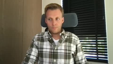 Snapshot of max_straight_1 chatting on September 29, 11:59 am Max take off clothes online show from September 29, 11:59 am