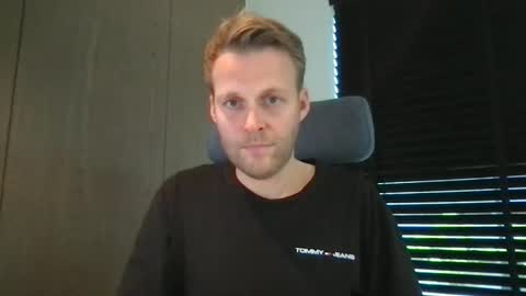 Snapshot of max_straight_1 chatting on October 14, 8:26 am Max take off clothes online show from October 14, 8:26 am