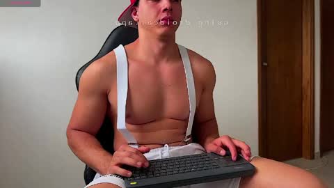 Snapshot of max_valiant1 chatting on June 4, 3:40 pm max_valiant1 online show from June 4, 3:40 pm