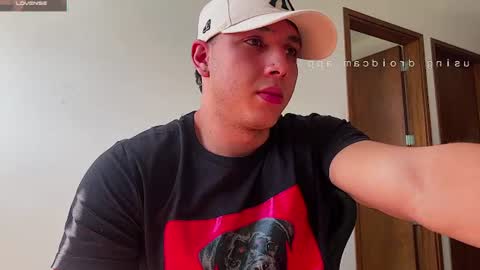 Snapshot of max_valiant1 chatting on June 14, 3:03 pm max_valiant1 online show from June 14, 3:03 pm