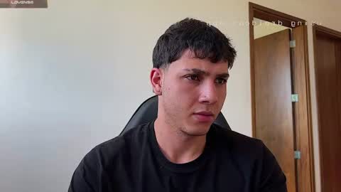 max_valiant1 online show from June 20, 7:38 pm