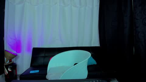 Snapshot of max_wild01 chatting on January 21, 8:52 am MAX online show from January 21, 8:52 am