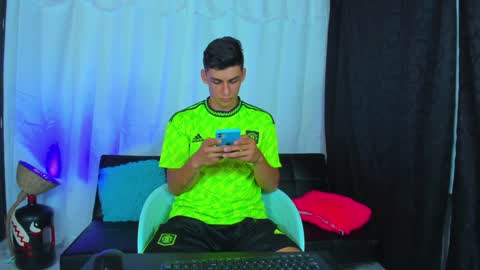 Snapshot of max_wild01 chatting on January 27, 7:14 am MAX online show from January 27, 7:14 am