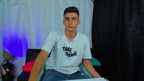 Snapshot of max_wild01 chatting on February 6, 7:24 am MAX online show from February 6, 7:24 am