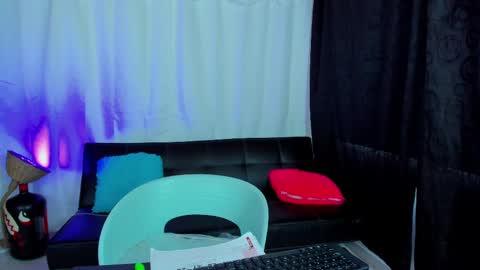 Snapshot of max_wild01 chatting on February 14, 4:09 pm MAX online show from February 14, 4:09 pm