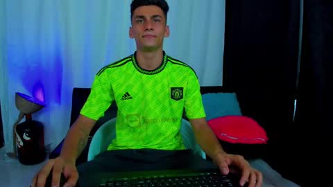 Snapshot of max_wild01 chatting on February 23, 6:45 pm MAX online show from February 23, 6:45 pm