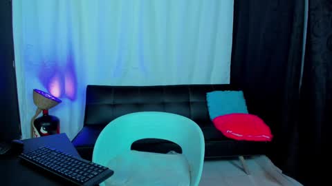 Snapshot of max_wild01 chatting on February 25, 10:04 am MAX online show from February 25, 10:04 am