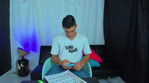 Snapshot of max_wild01 chatting on March 10, 6:05 am MAX online show from March 10, 6:05 am