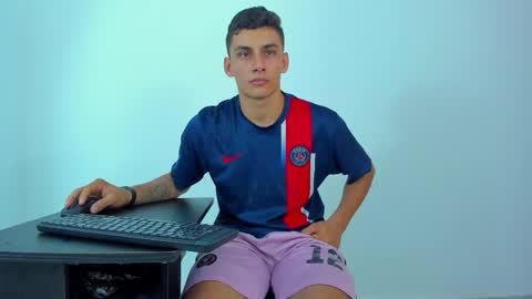 Snapshot of max_wild01 chatting on May 30, 3:42 pm MAX online show from May 30, 3:42 pm