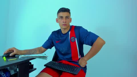 Snapshot of max_wild01 chatting on June 6, 11:31 pm MAX online show from June 6, 11:31 pm