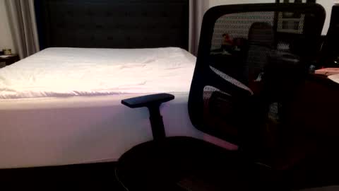 Snapshot of maxblairwood chatting on June 23, 12:52 am maxblairwood online show from June 23, 12:52 am