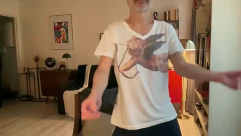 Snapshot of maxbow chatting on December 7, 2:46 pm Max Mikado online show from December 7, 2:46 pm