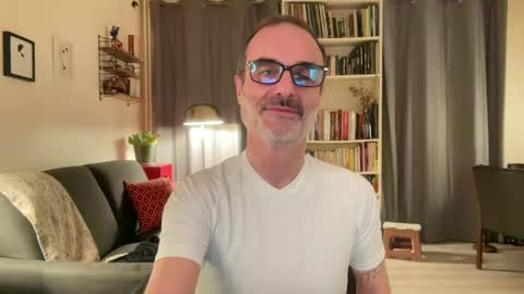 Snapshot of maxbow chatting on February 5, 8:14 pm Max Mikado online show from February 5, 8:14 pm