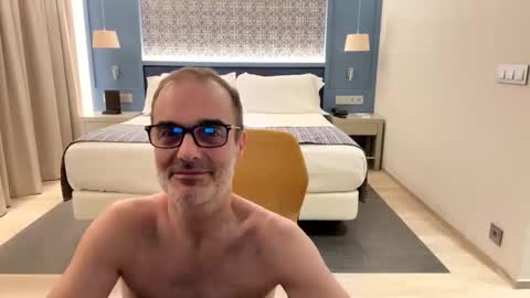 Snapshot of maxbow chatting on March 6, 12:10 am Max Mikado online show from March 6, 12:10 am