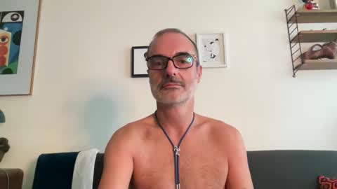 Snapshot of maxbow chatting on October 21, 2:51 pm Max Mikado online show from October 21, 2:51 pm