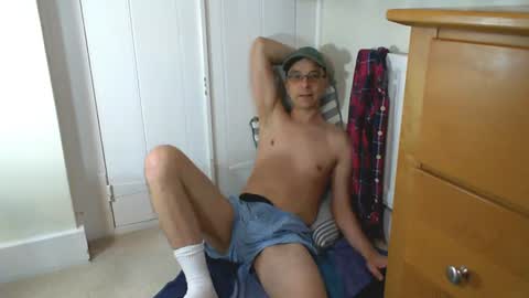 Snapshot of maxdavies chatting on July 19, 4:44 pm Max Davies online show from July 19, 4:44 pm