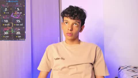 Snapshot of maxfrost1 chatting on March 9, 11:42 pm Max online show from March 9, 11:42 pm