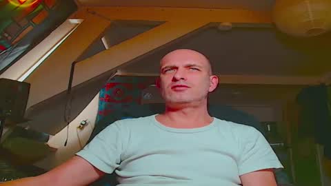 Snapshot of maxhardcore77 chatting on November 18, 9:25 am maxhardcore77 online show from November 18, 9:25 am