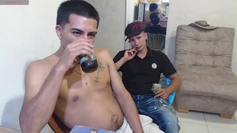 Snapshot of maxi_dick33 chatting on May 26, 10:17 pm maxi dick online show from May 26, 10:17 pm