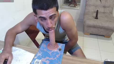 Snapshot of maxi_dick33 chatting on May 27, 2:58 pm maxi dick online show from May 27, 2:58 pm