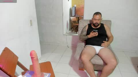Snapshot of maxi_dick33 chatting on June 8, 1:28 am maxi dick online show from June 8, 1:28 am