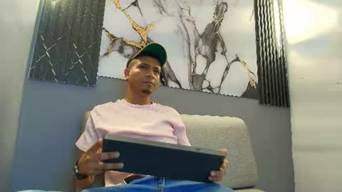 Snapshot of maxi_jones2 chatting on June 19, 2:21 pm MAXI online show from June 19, 2:21 pm