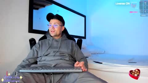 MAXI      online show from October 11, 4:33 am