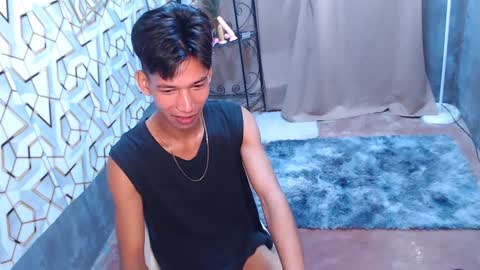 Snapshot of maxiebunny99 chatting on February 3, 11:05 pm Reyn online show from February 3, 11:05 pm