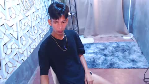 Snapshot of maxiebunny99 chatting on February 4, 11:59 pm Reyn online show from February 4, 11:59 pm